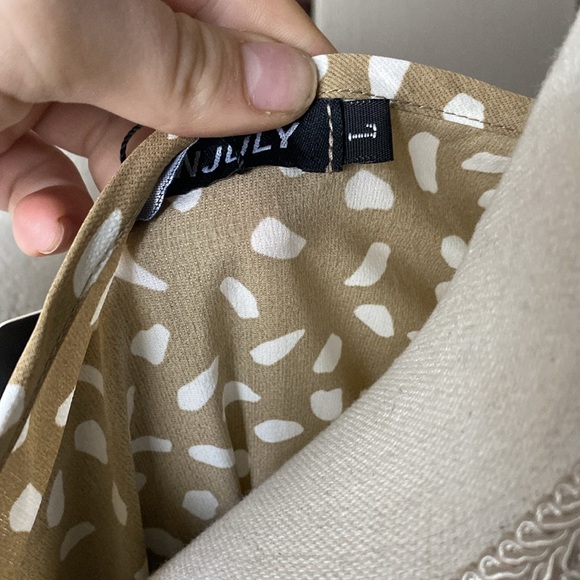 Women’s size large v-neck brown/tan and white spot knee length dress size large - Picture 4 of 5